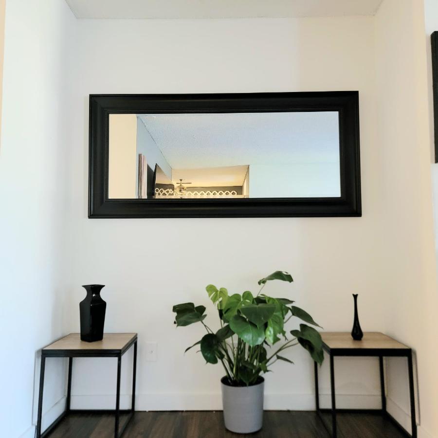 Villa HI-TEK/Smart Voice Automation/Two 75in 4k LED Charleston Exterior foto